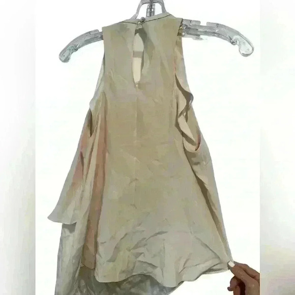 ELIZABETH & JAMES NWOT  TABBY TANK 100% SILK KEY HOLE WITH BUTTON  BLUSH SMALL - Picture 5 of 7